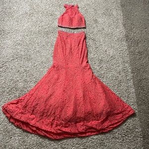 🌟 SIZE 0 LA FEMME TWO-PIECE MERMAID STYLE PROM DRESS 👗- CORAL 🧡